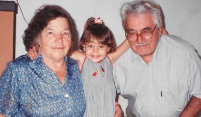 Bu fotoğraf 26 yıl önce çekildi…  Babaannem ve dedem ikisi de melek oldu!