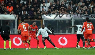 Fırat Aydınus, Beşiktaş – Alanyaspor maçının pozisyonlarını değerlendirdi: İptal edilen penaltıda VAR’ın hakemi çağırması yanlıştı