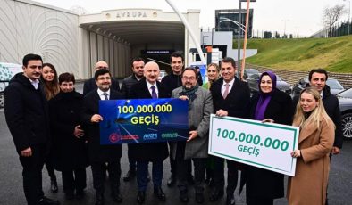 Bakan Karaismialoğlu’ndan Avrasya Tüneli’nden geçen 100 milyonuncu araca hediye