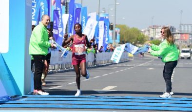 18. N Kolay İstanbul Yarı Maratonu’na Kenyalı atlerler damga vurdu!