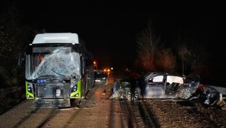 Kocaeli'de otomobil ile belediye otobüsü kafa kafaya çarpıştı: 1 ölü, 2 yaralı